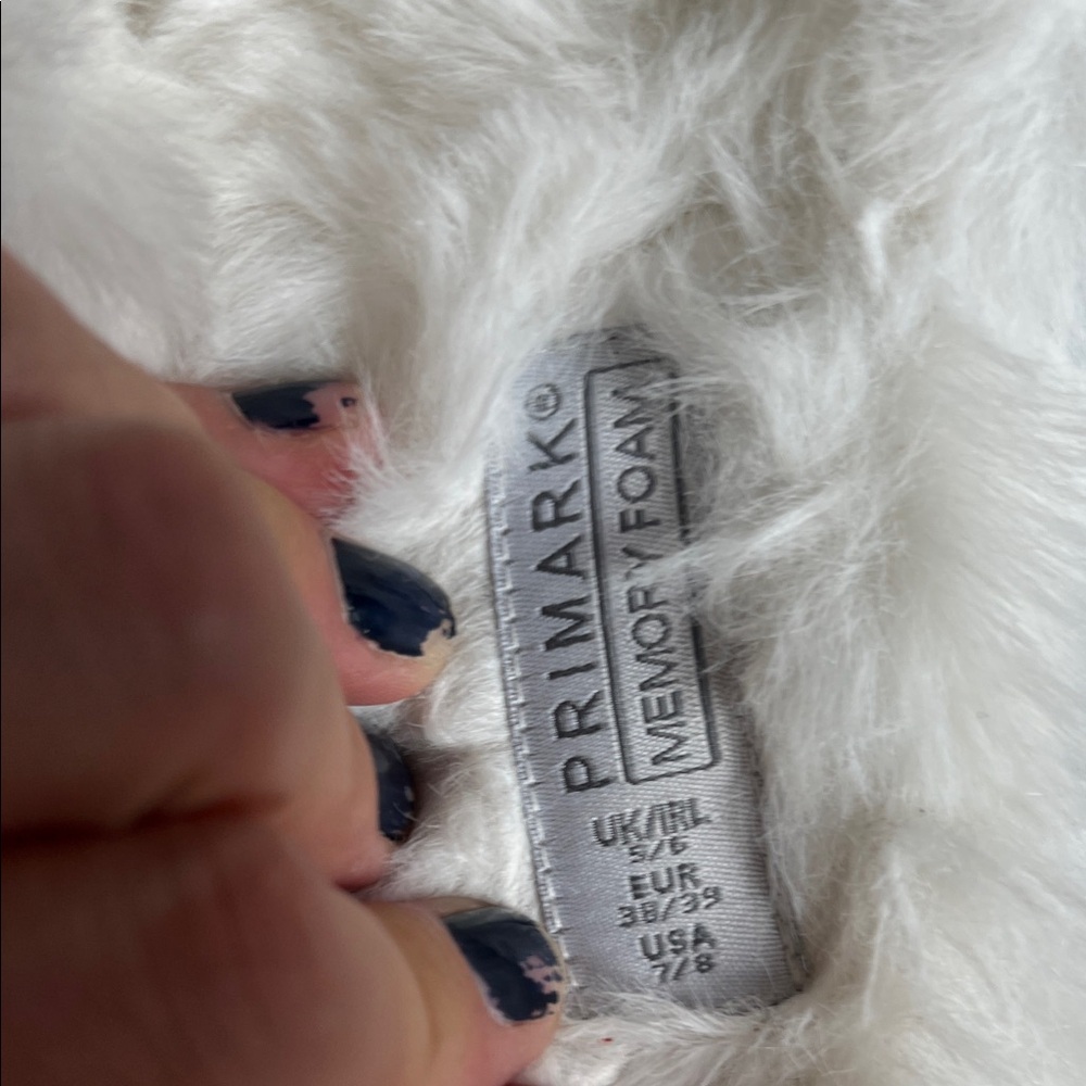 Primark Fluffy White Memory Foam Slippers 7/8‎ NWOT - Picture 2 of 7